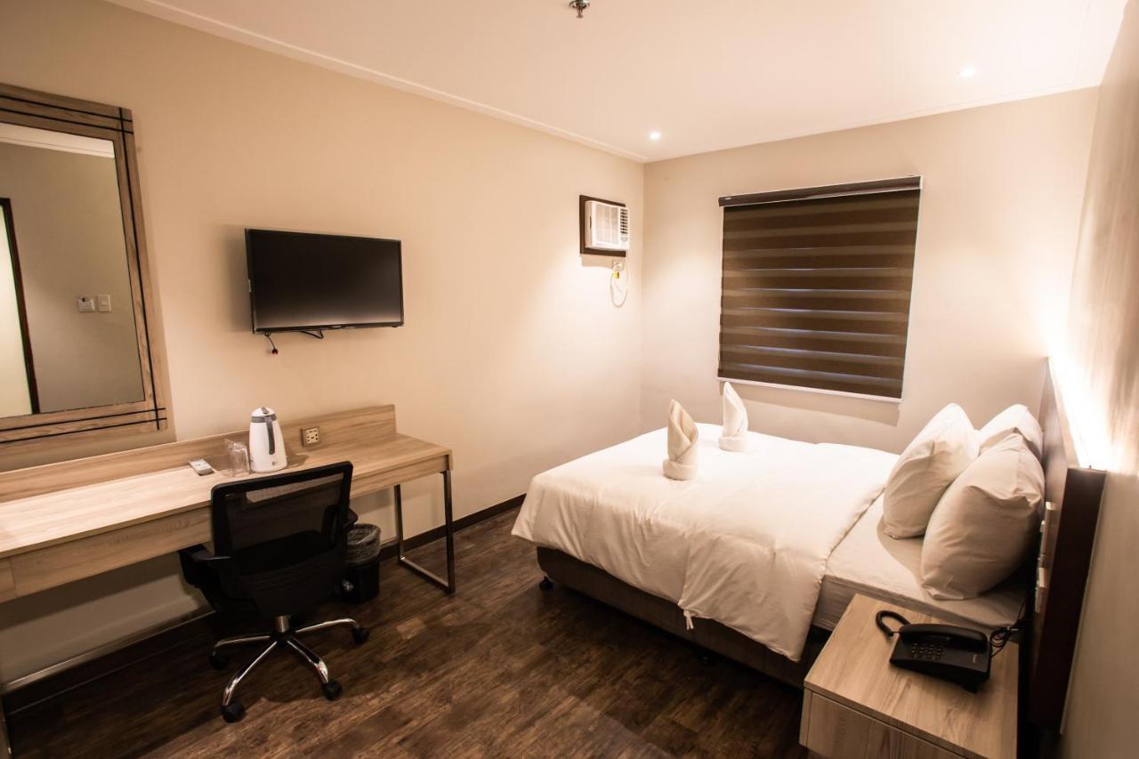 Northwest Inn Bacolod Bagian luar foto